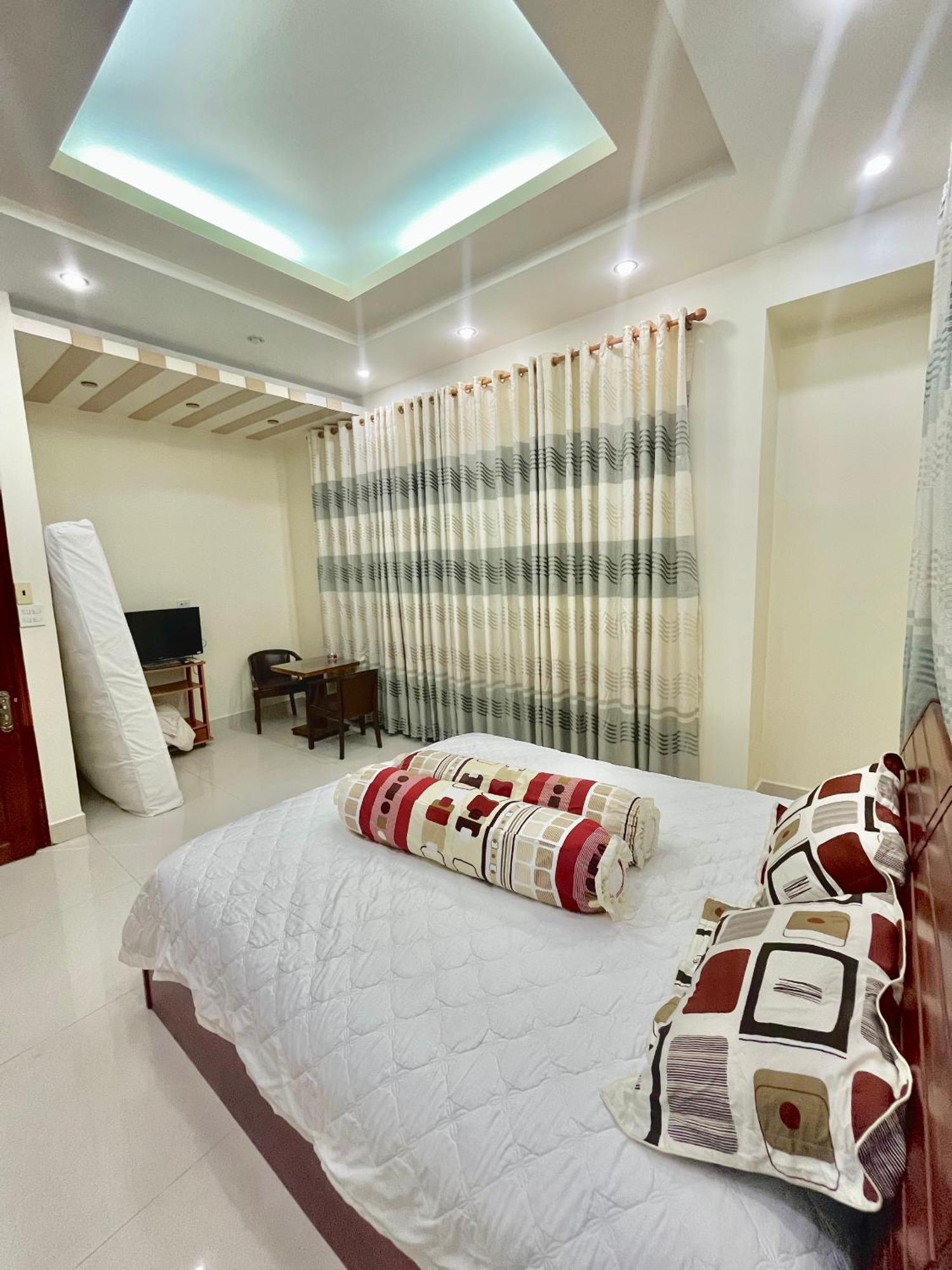 Cherry Homestay - Hoang De Motel Chau Doc Buitenkant foto