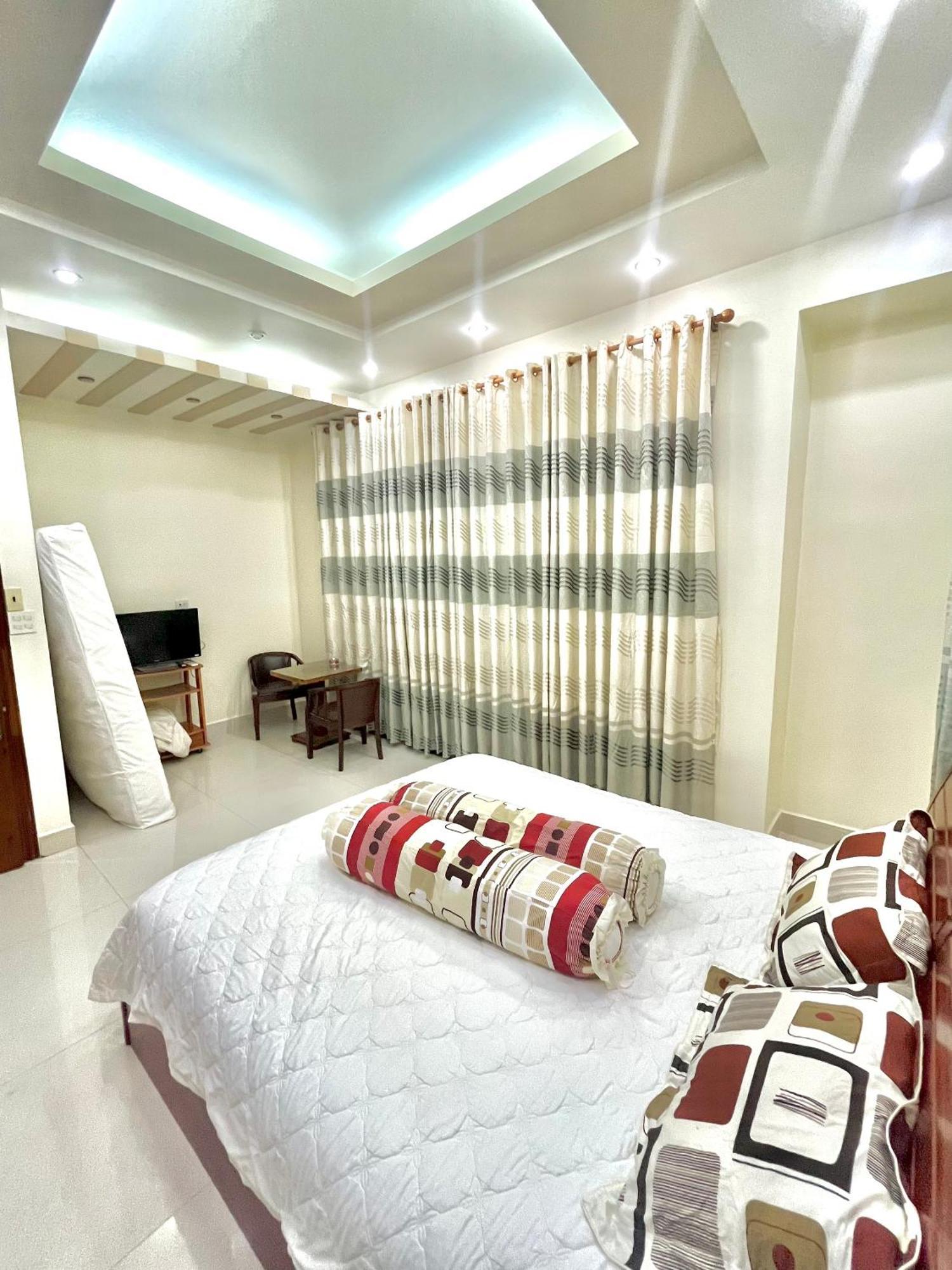 Cherry Homestay - Hoang De Motel Chau Doc Buitenkant foto