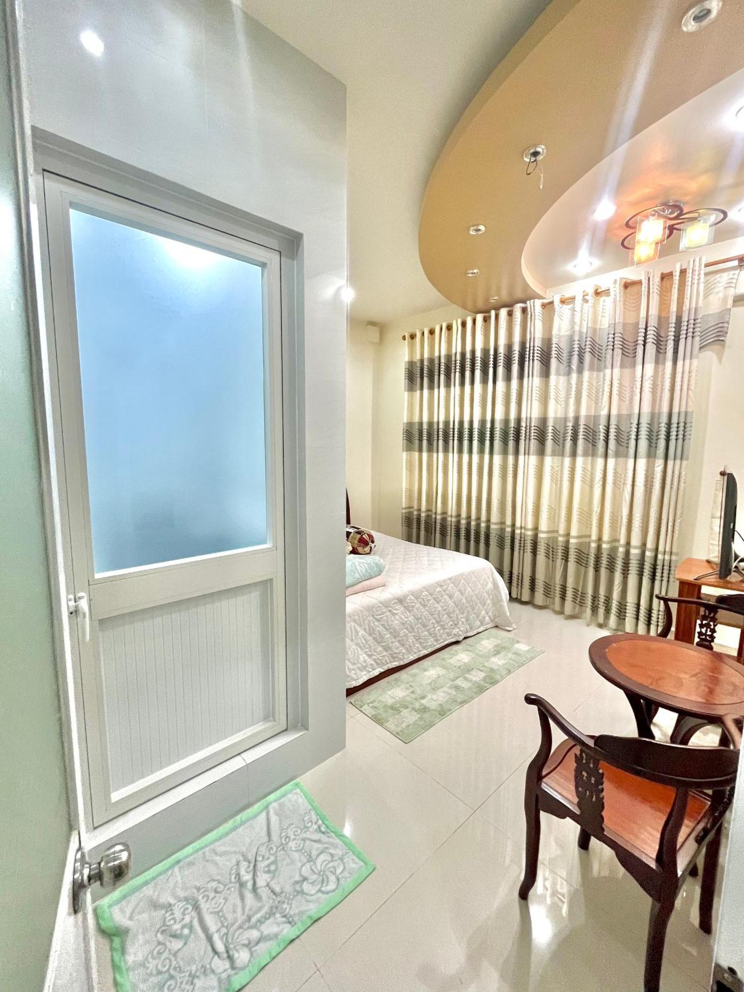 Cherry Homestay - Hoang De Motel Chau Doc Buitenkant foto