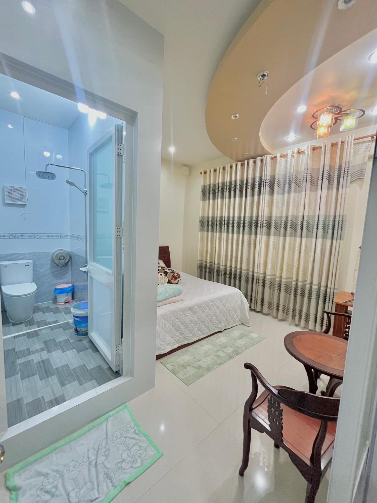 Cherry Homestay - Hoang De Motel Chau Doc Buitenkant foto